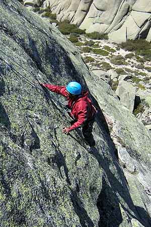Manuel Almazul escalando en la Norte del Yelmo