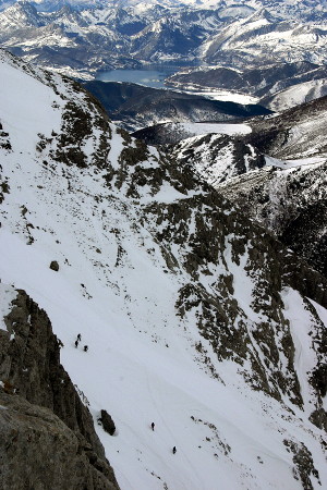 Alpinistas descendiendo el Corredor N del Espigüete (2.450m)