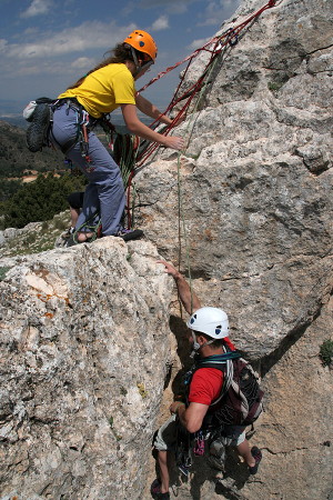 Ruben escalando el último largo de la vía 'Carrillo-Cantabella'