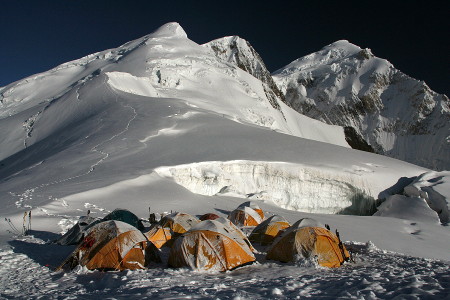 El Campo 2 - C2 (5.400m) del Spantik después de una nevada. Karakorum - Agosto 2008 