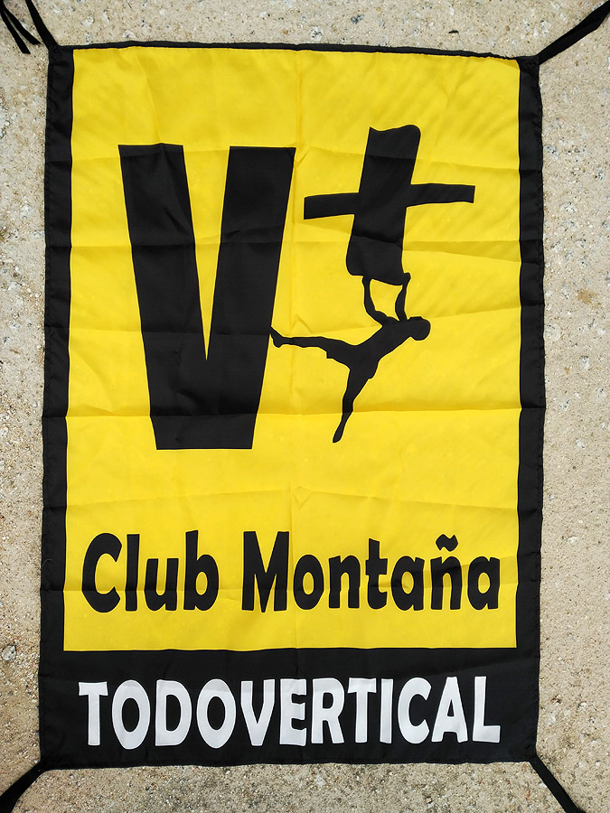 Bandera Club TODOVERTICAL 70x100 cm